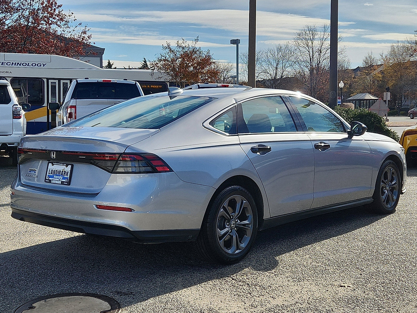 Used 2023 Honda Accord EX image 4