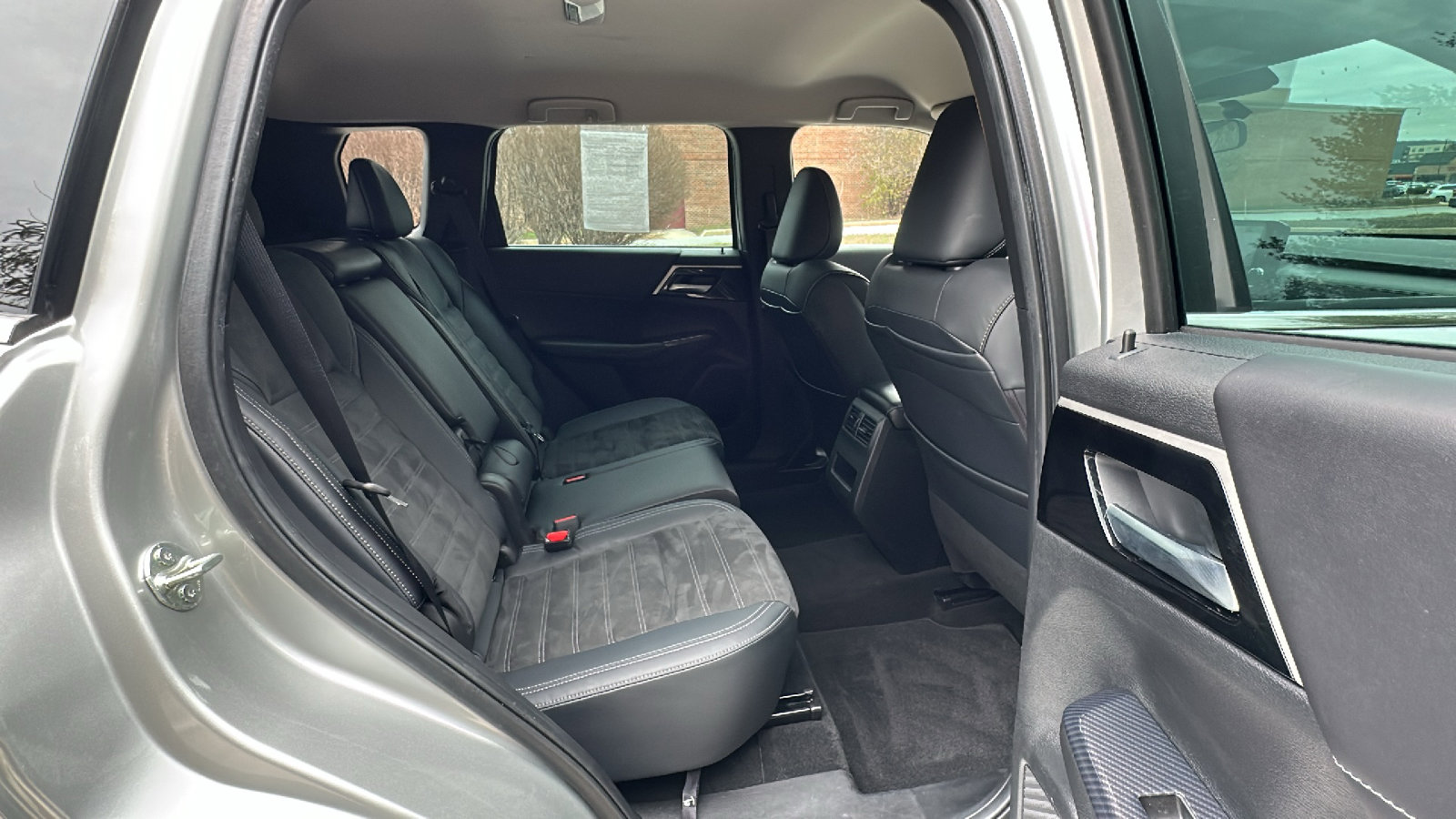 Used 2022 Mitsubishi Outlander SE image 24