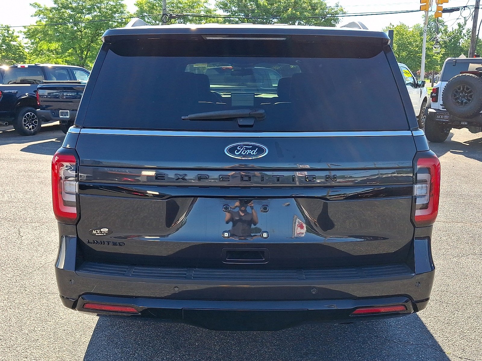 Used 2023 Ford Expedition Max Limited AWD/4WD image 3
