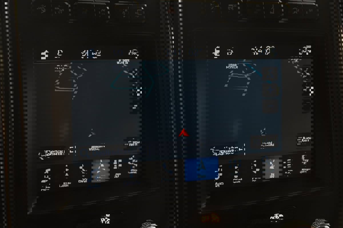 Used 2018 Ford Expedition Limited w/ Equipment Group 302A image 9