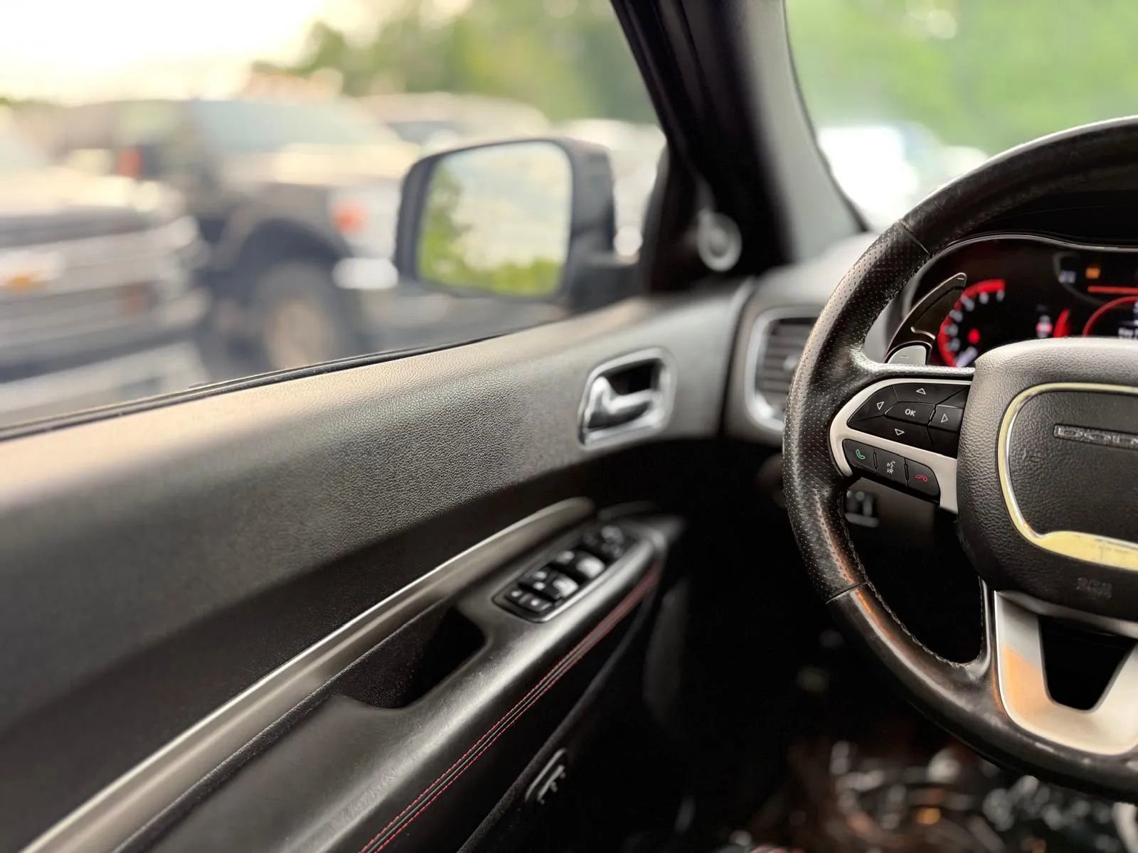 Used 2015 Dodge Durango R/T w/ Technology Group AWD/4WD image 34