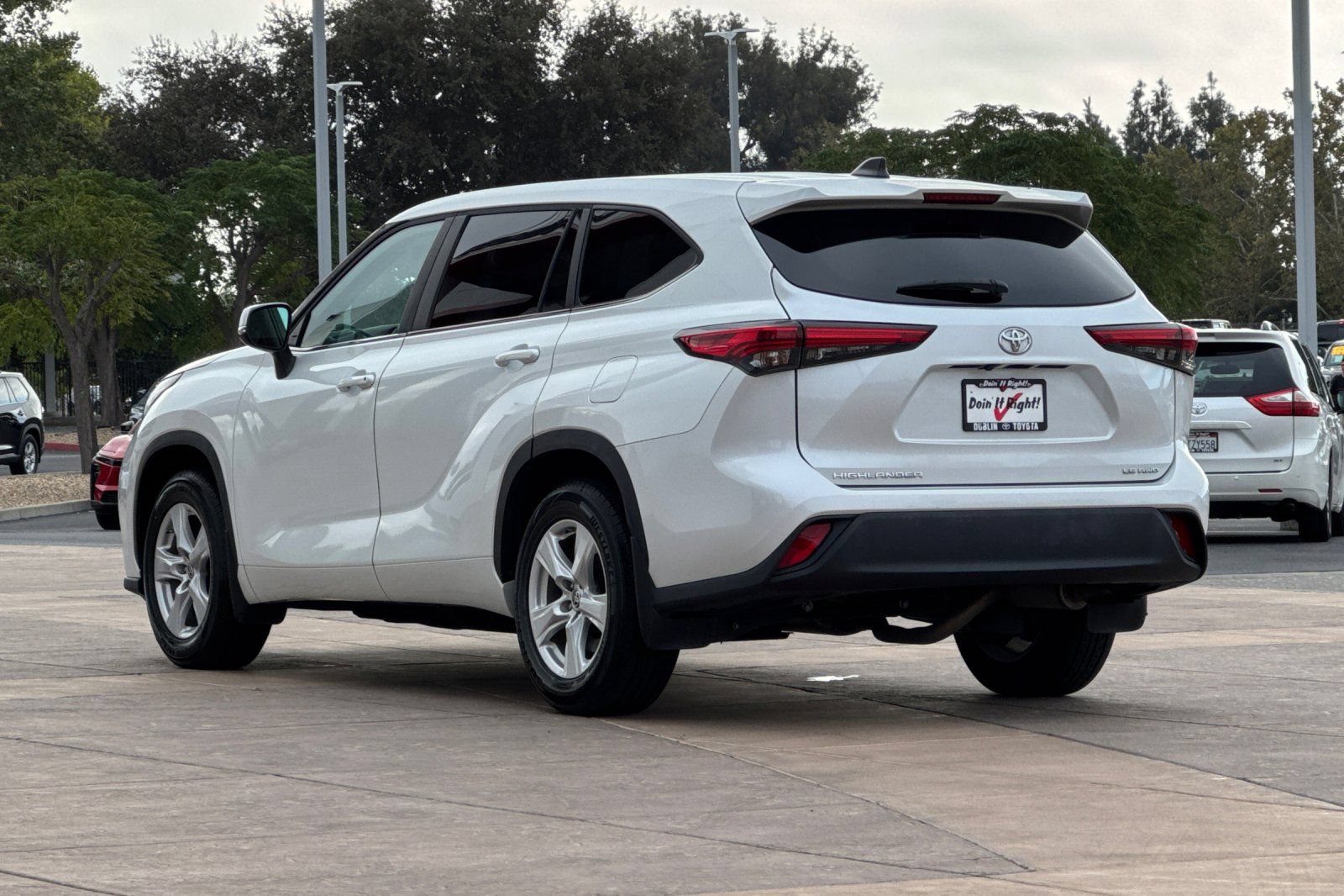 Certified 2023 Toyota Highlander LE AWD/4WD image 7