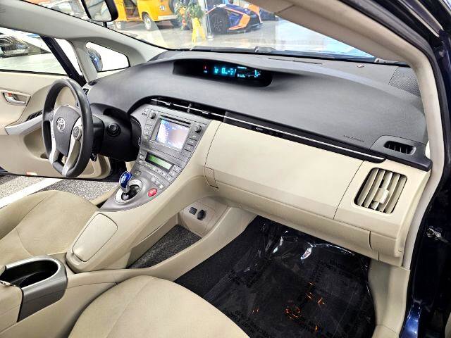 Used 2014 Toyota Prius Three image 8