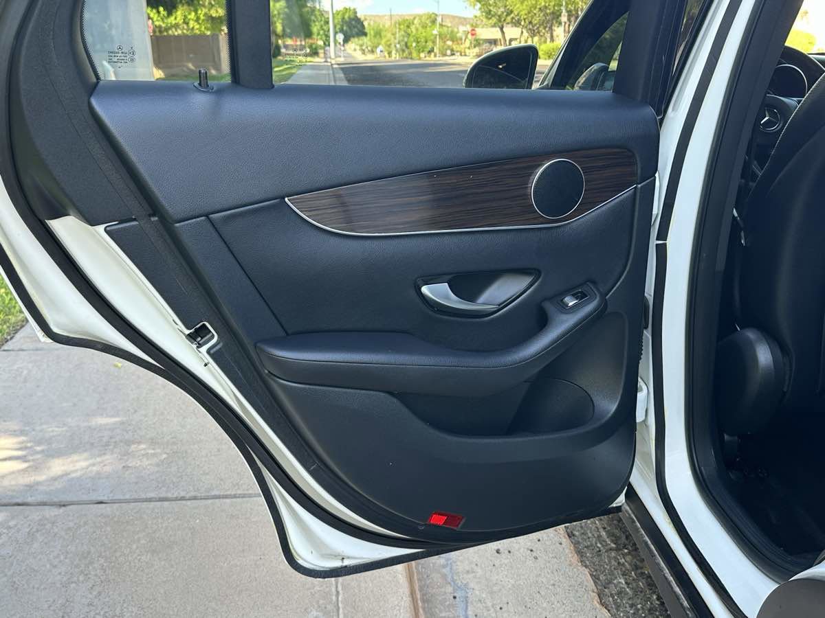 Used 2017 Mercedes-Benz GLC 300 image 39