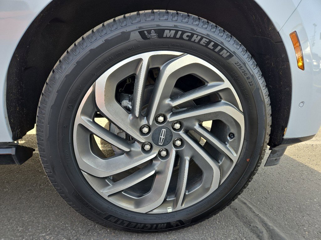 Used 2025 Lincoln Navigator L Reserve image 9