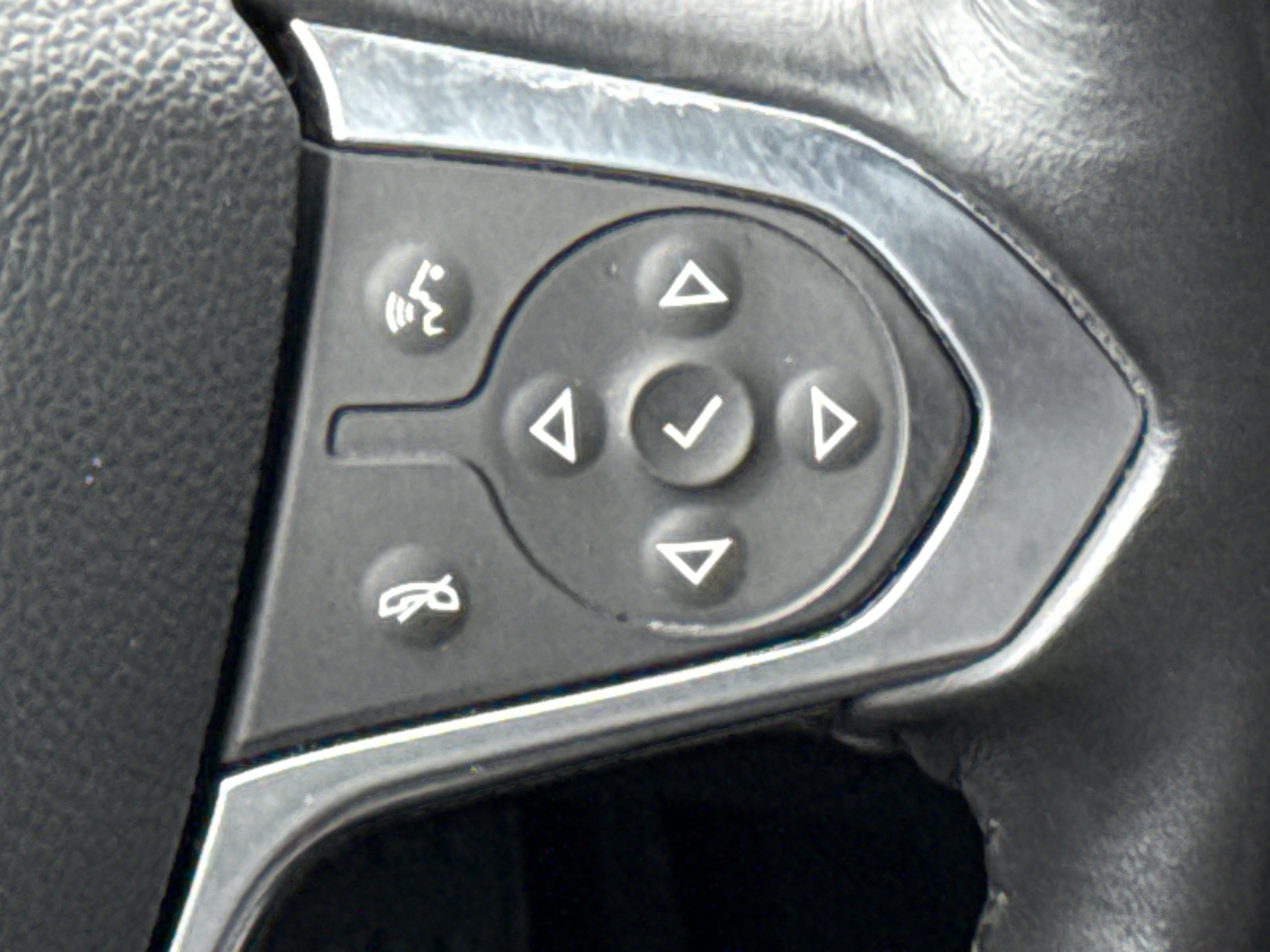 Used 2022 Chevrolet Traverse LT FWD image 20