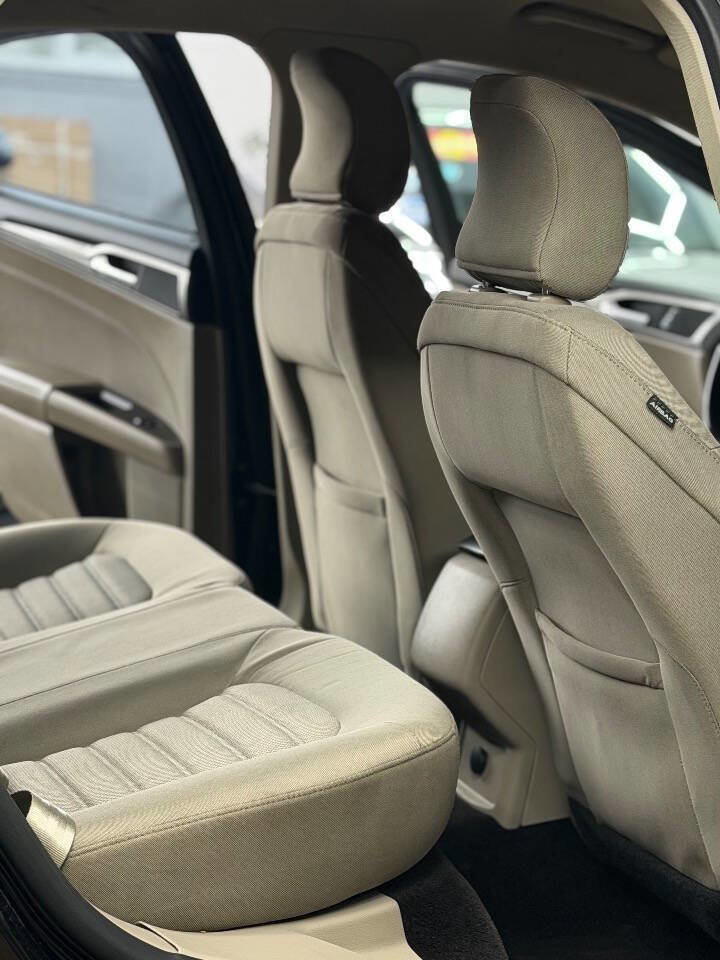 Used 2017 Ford Fusion SE image 7
