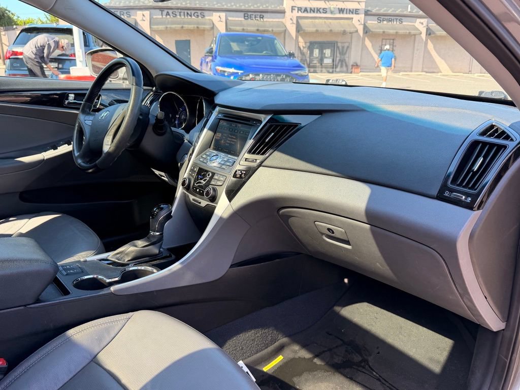 Used 2013 Hyundai Sonata Limited w/ Premium Pkg FWD image 18
