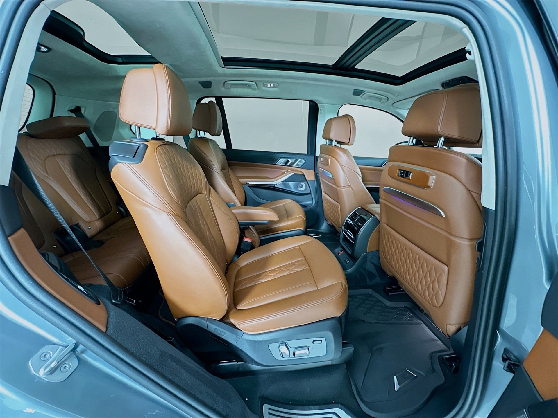 Used 2024 BMW ALPINA XB7 image 31