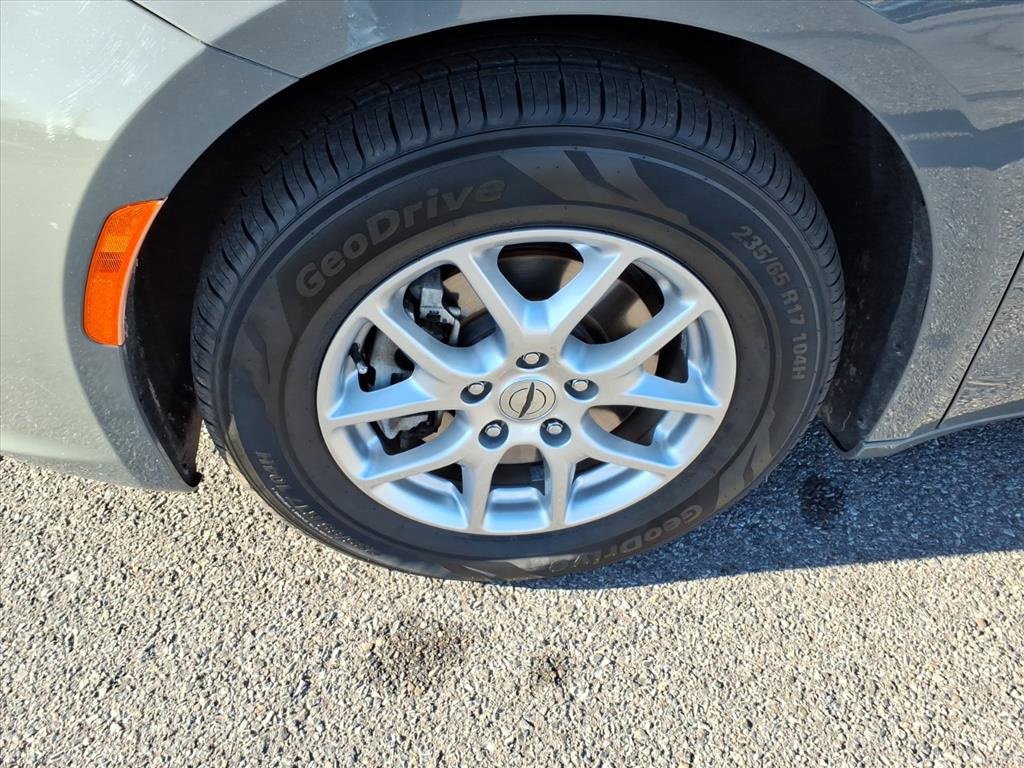 Used 2023 Chrysler Pacifica Touring-L image 11