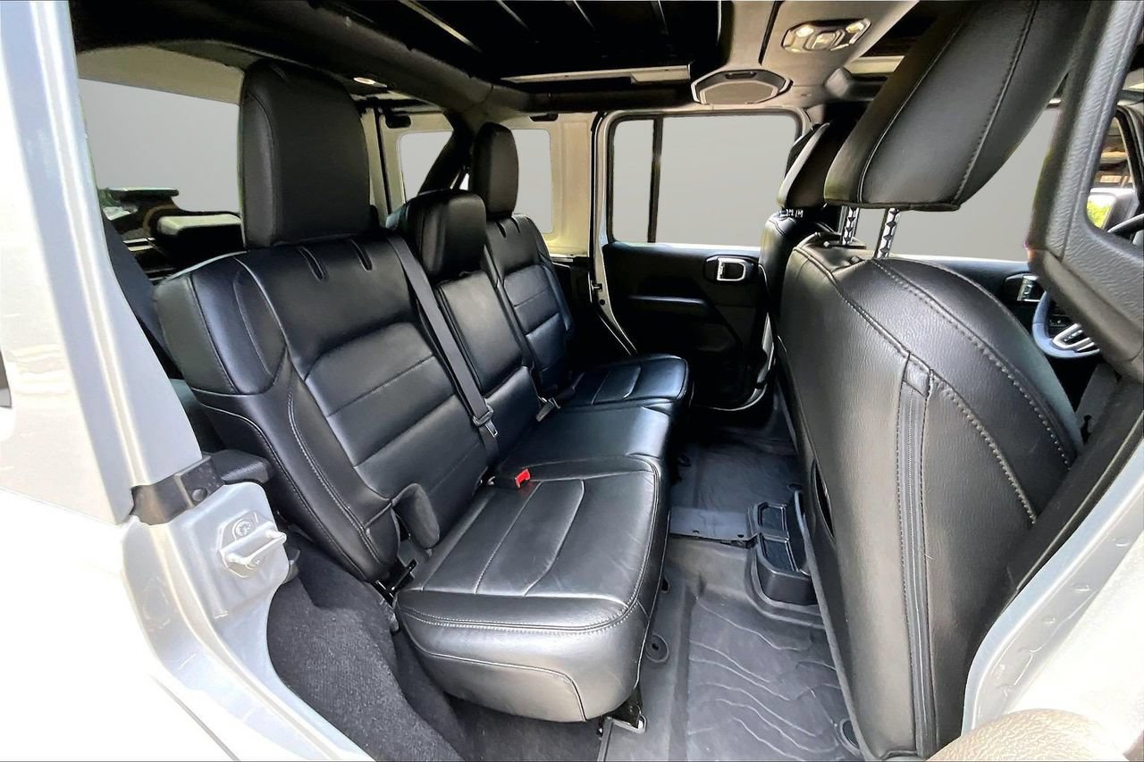 Used 2023 Jeep Wrangler Unlimited Sahara AWD/4WD image 24