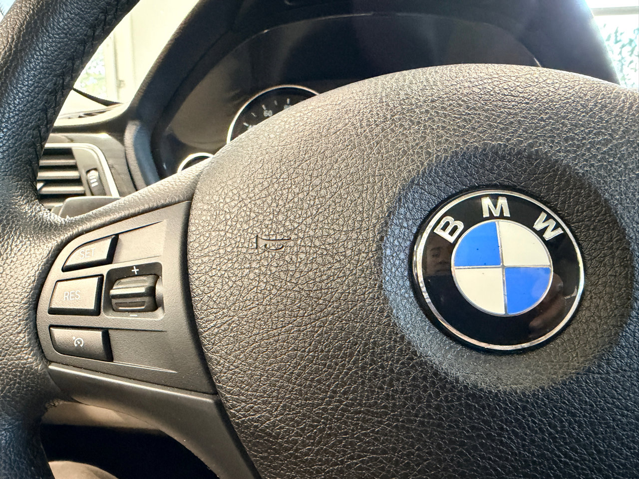 Used 2016 BMW 320i Sedan image 32