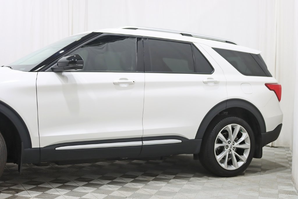 Used 2022 Ford Explorer Platinum w/ Equipment Group 601A AWD/4WD image 3