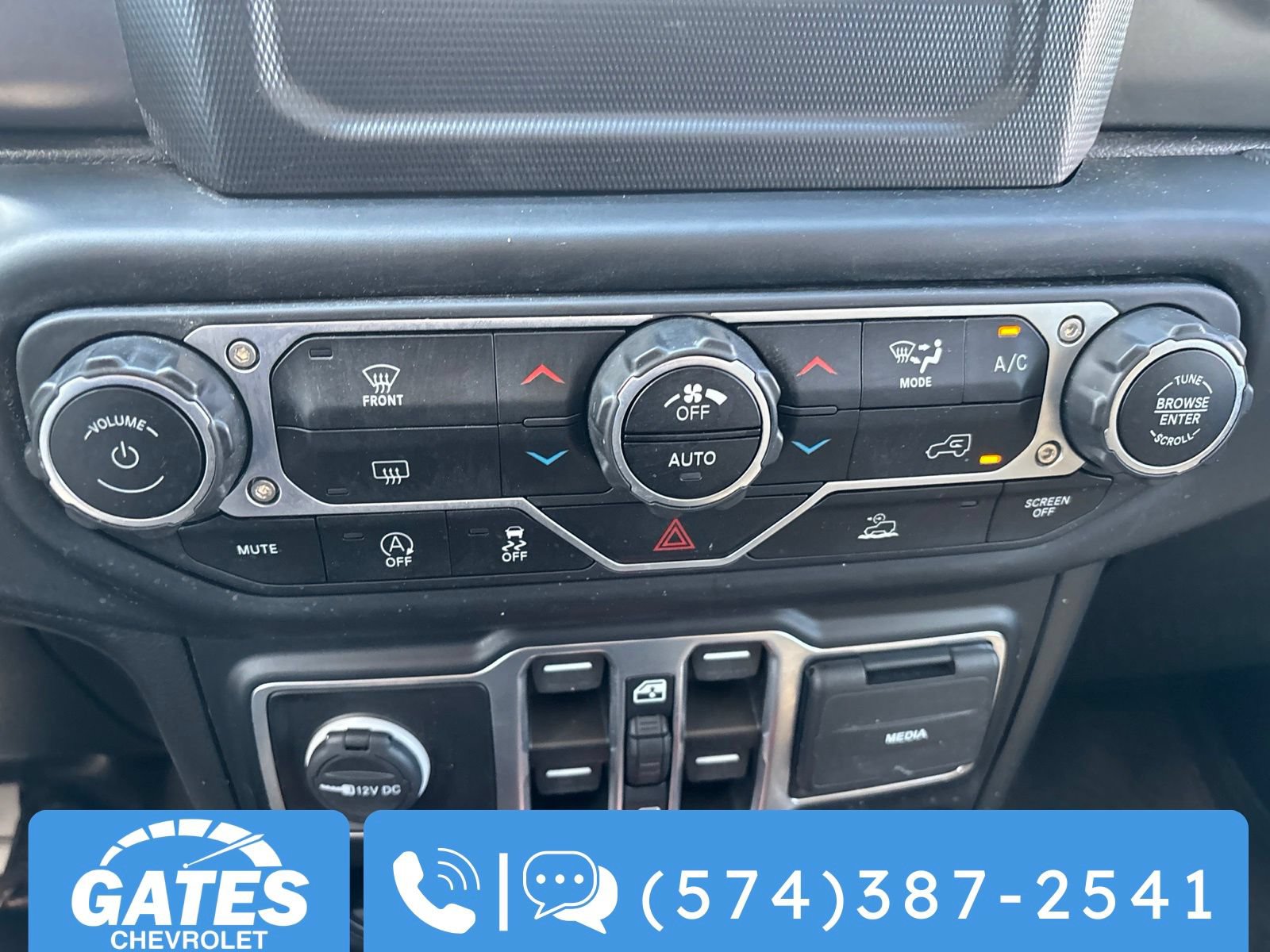 Used 2023 Jeep Gladiator Sport AWD/4WD image 19
