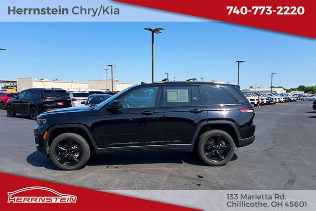 Used 2023 Jeep Grand Cherokee Altitude AWD/4WD image 4