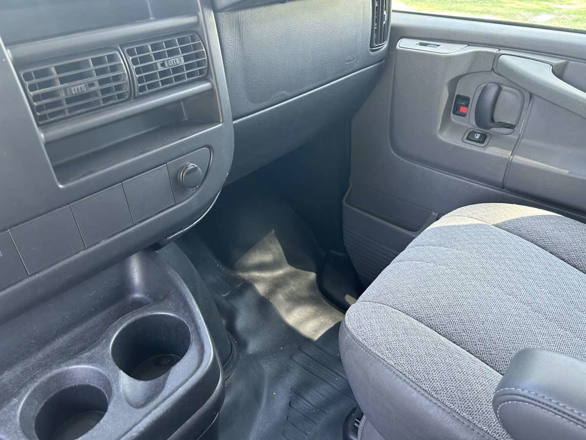 Used 2013 Chevrolet Express 1500 w/ Power Package image 11