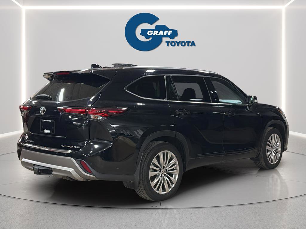 Used 2024 Toyota Highlander Platinum image 8