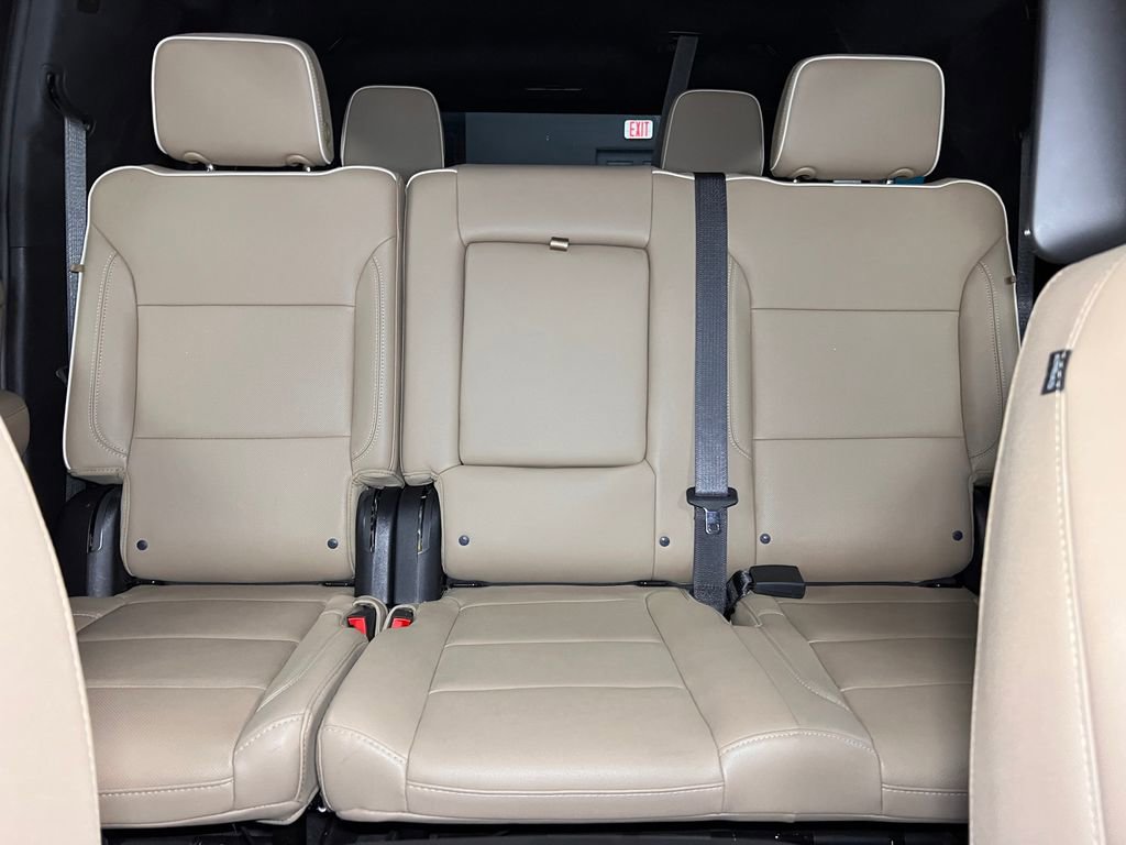 Used 2024 Chevrolet Suburban Premier w/ Premium Package 2 AWD/4WD image 23