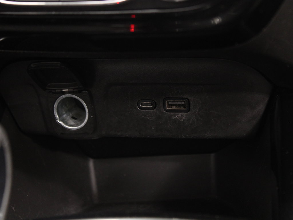 Used 2025 Chevrolet Trax LT w/ Driver Confidence Package FWD image 26