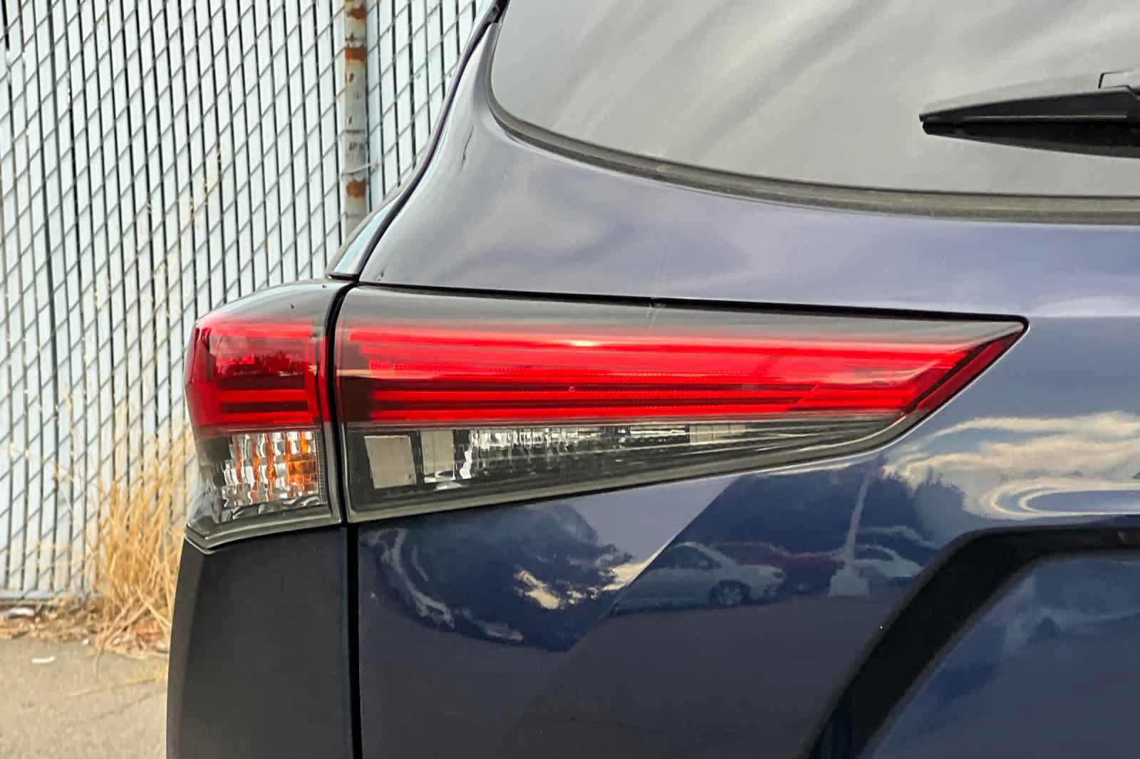 Used 2022 Toyota Highlander XSE AWD/4WD image 23