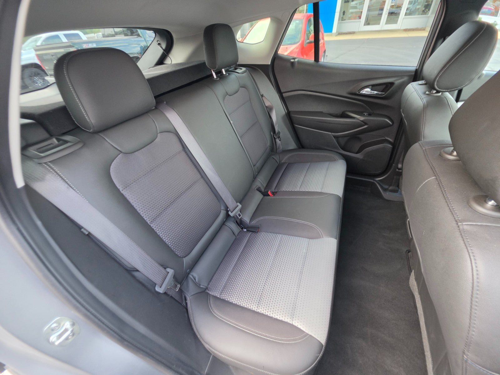 Used 2025 Chevrolet Trax LT w/ LT Convenience Package FWD image 16