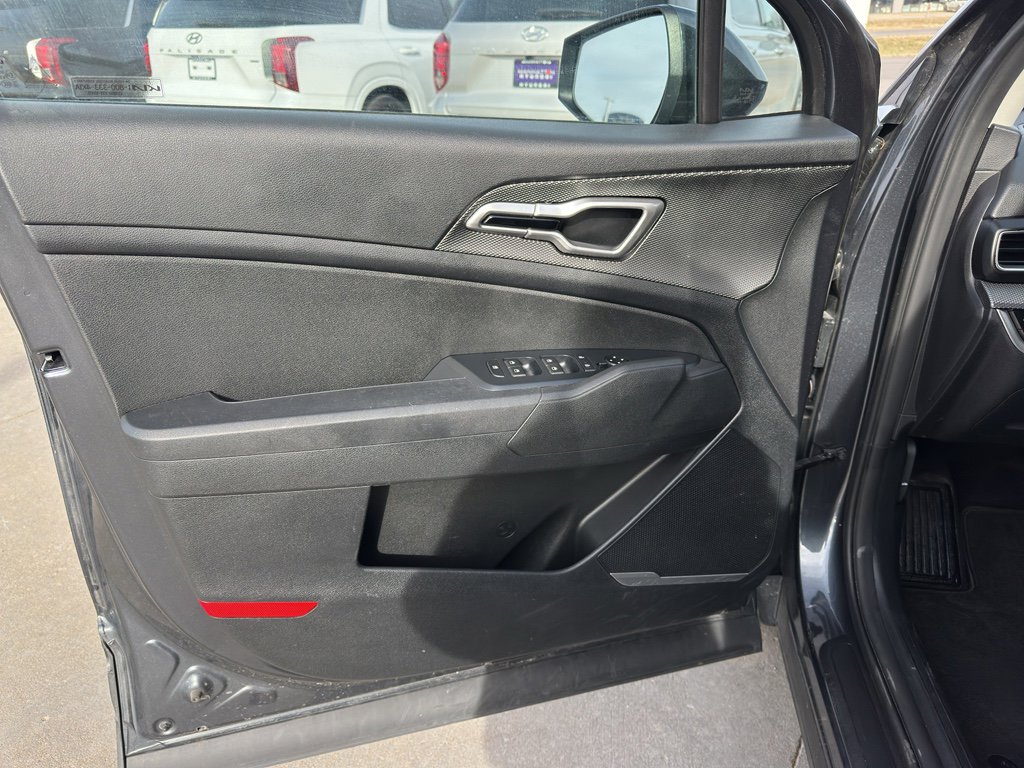 Used 2023 Kia Sportage LX image 10