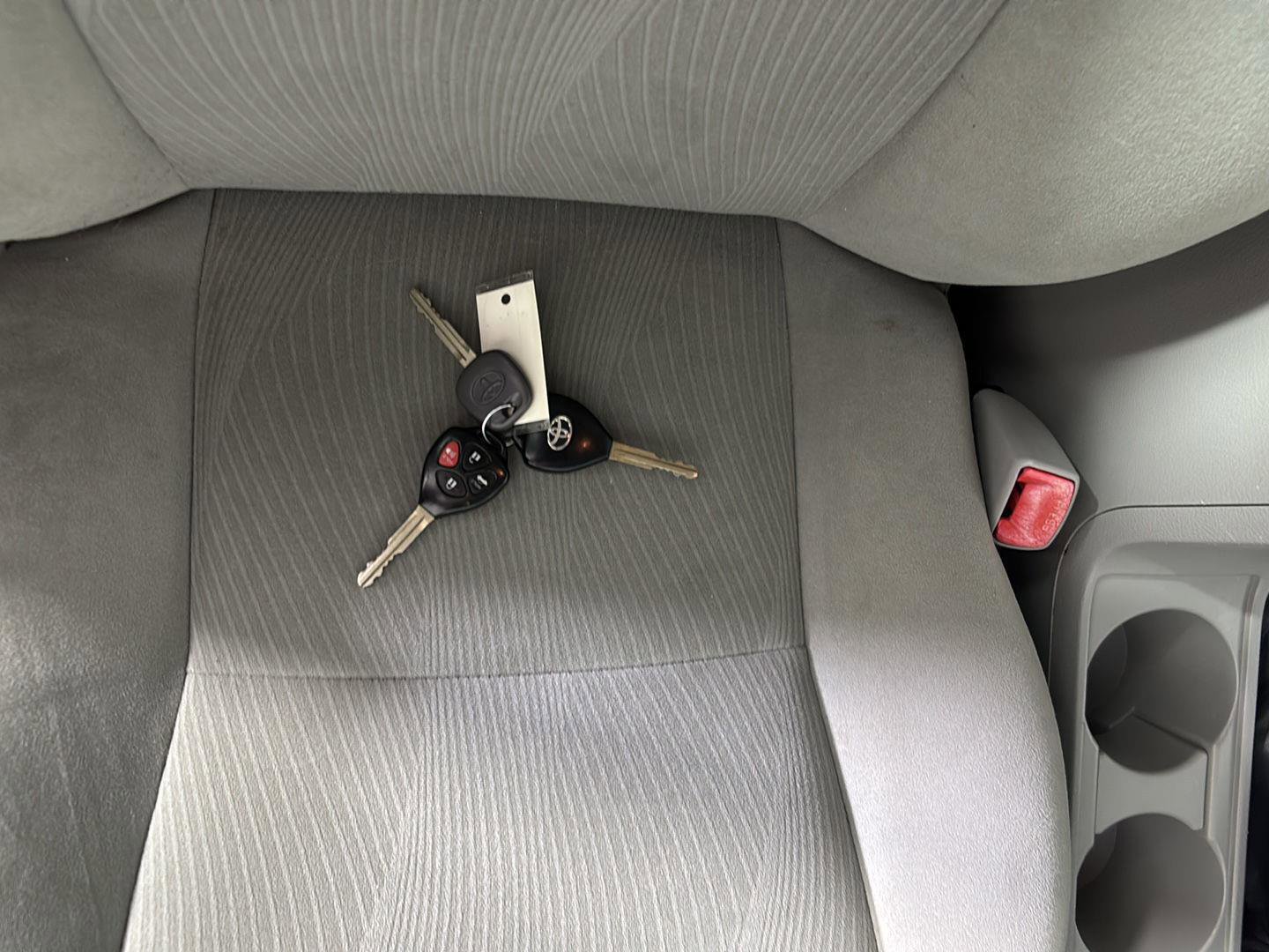 Used 2013 Toyota Corolla LE FWD image 21