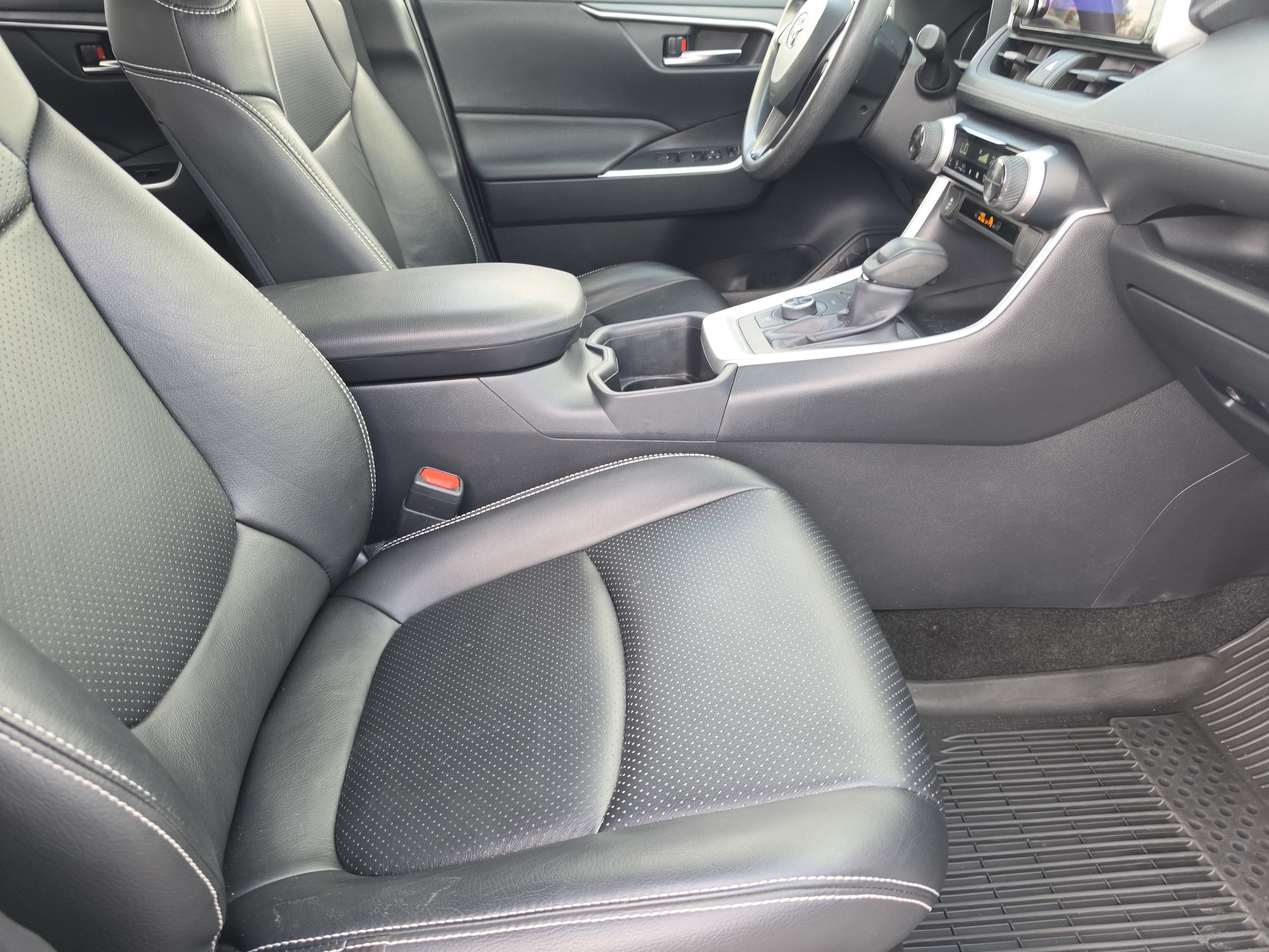 Certified 2025 Toyota RAV4 XLE w/ Convenience Package AWD/4WD image 13