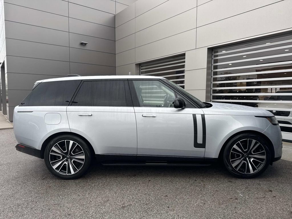 Used 2024 Land Rover Range Rover SE AWD/4WD image 9