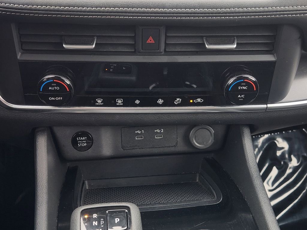 Used 2024 Nissan Rogue SV image 19