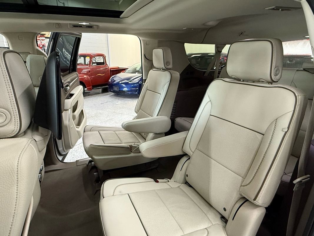 Used 2024 GMC Yukon XL Denali w/ Advanced Technology Package image 16