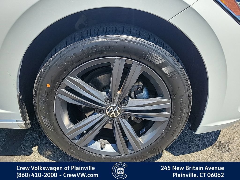 Certified 2024 Volkswagen Jetta SE w/ Panoramic Sunroof Package FWD image 22