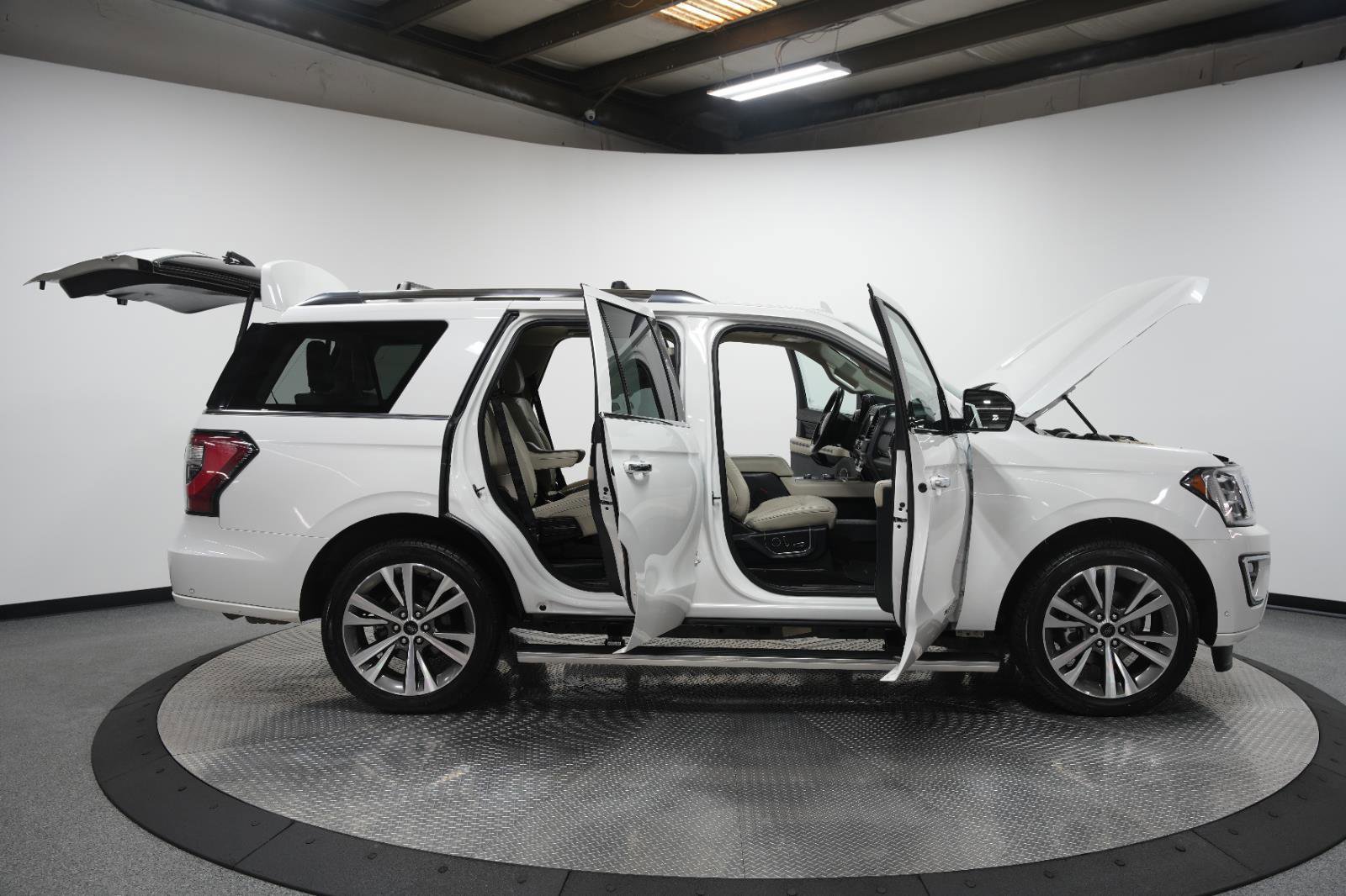 Used 2021 Ford Expedition Platinum image 11