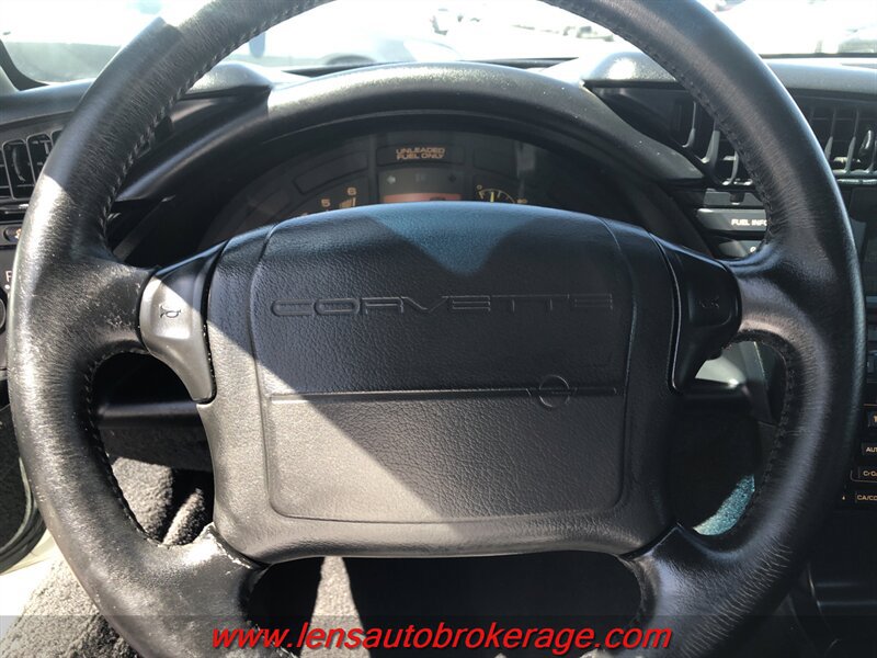 Used 1992 Chevrolet Corvette Convertible RWD image 14