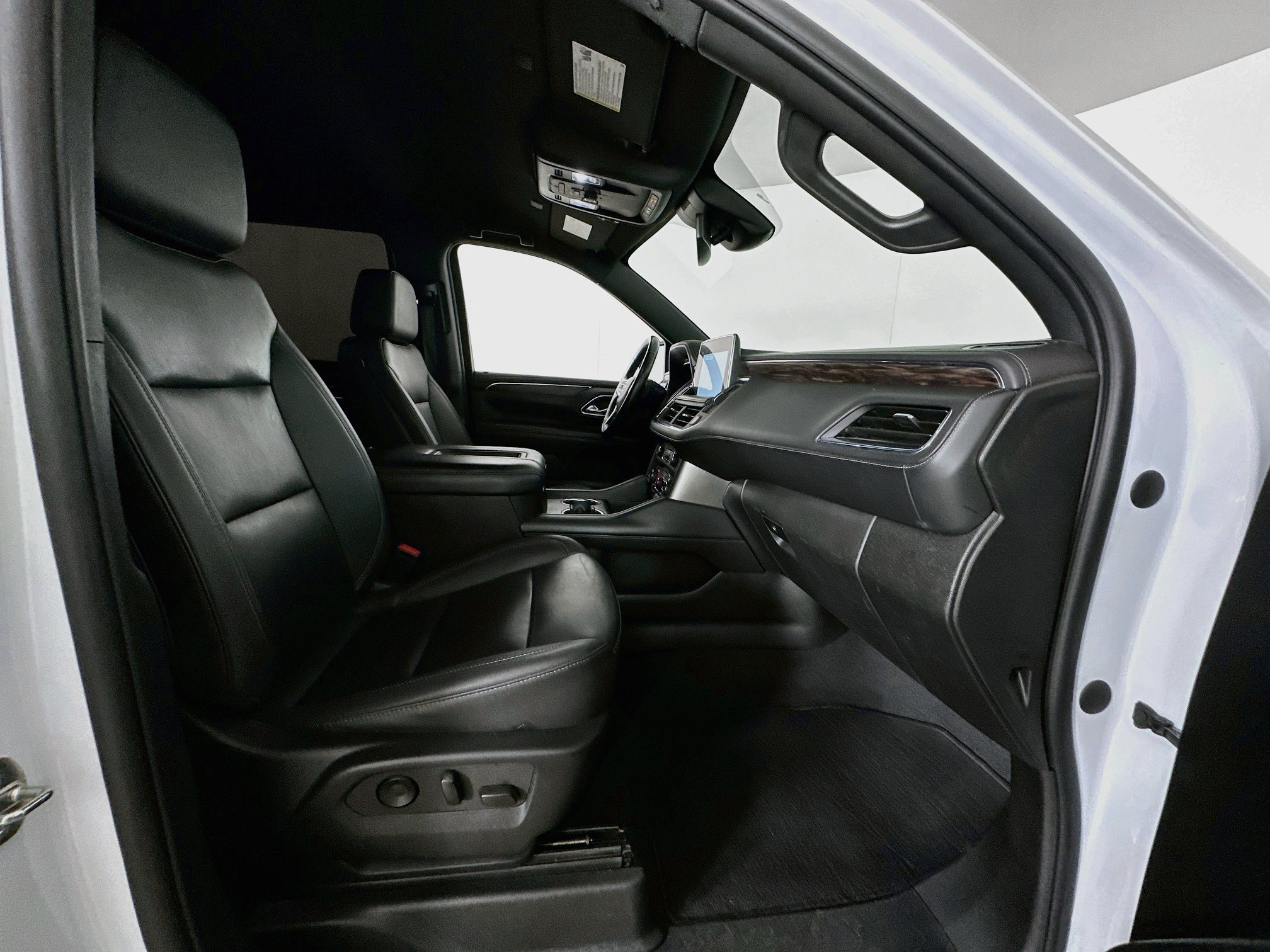 Used 2023 Chevrolet Tahoe LT w/ Luxury Package RWD image 33