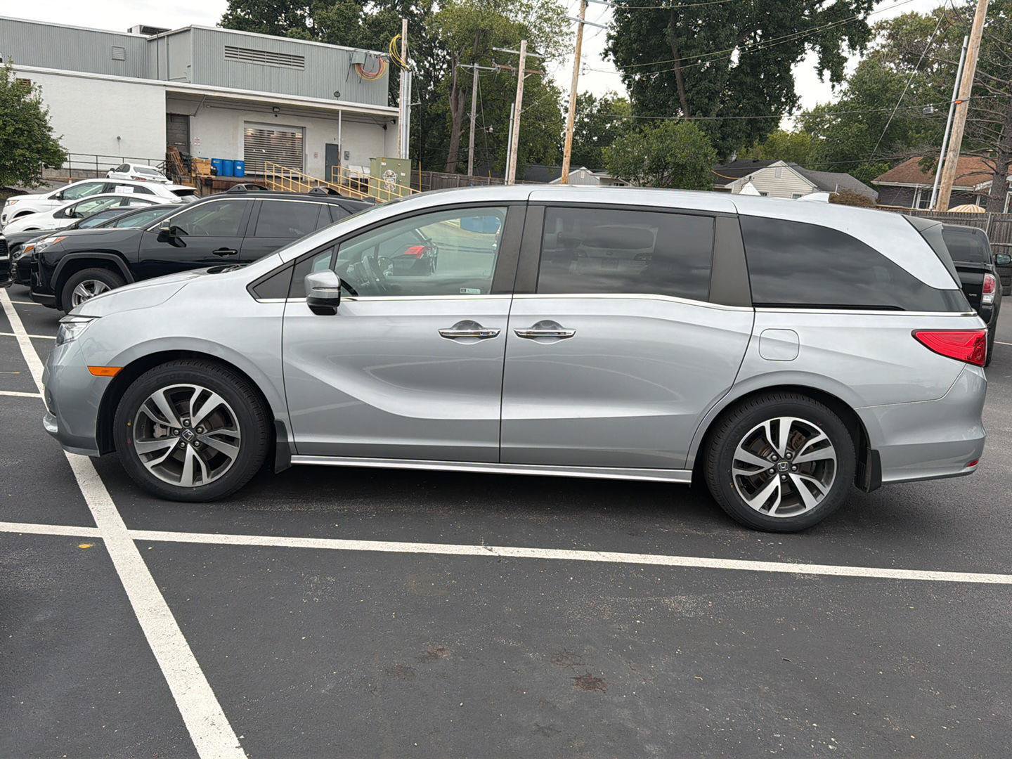 Used 2023 Honda Odyssey Touring image 2