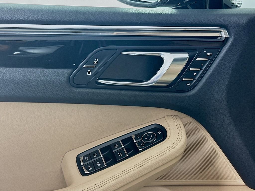 Certified 2026 Porsche Macan image 20
