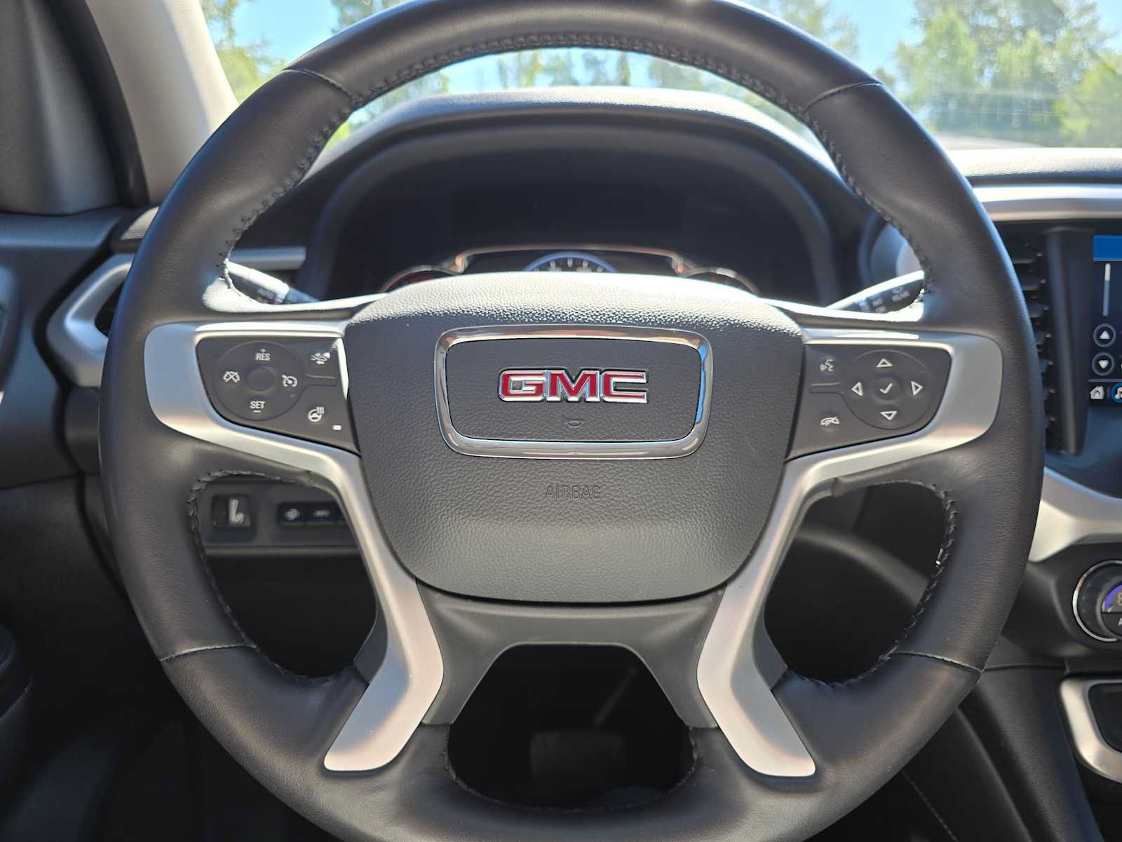 Used 2022 GMC Acadia SLT w/ Technology Package AWD/4WD image 23