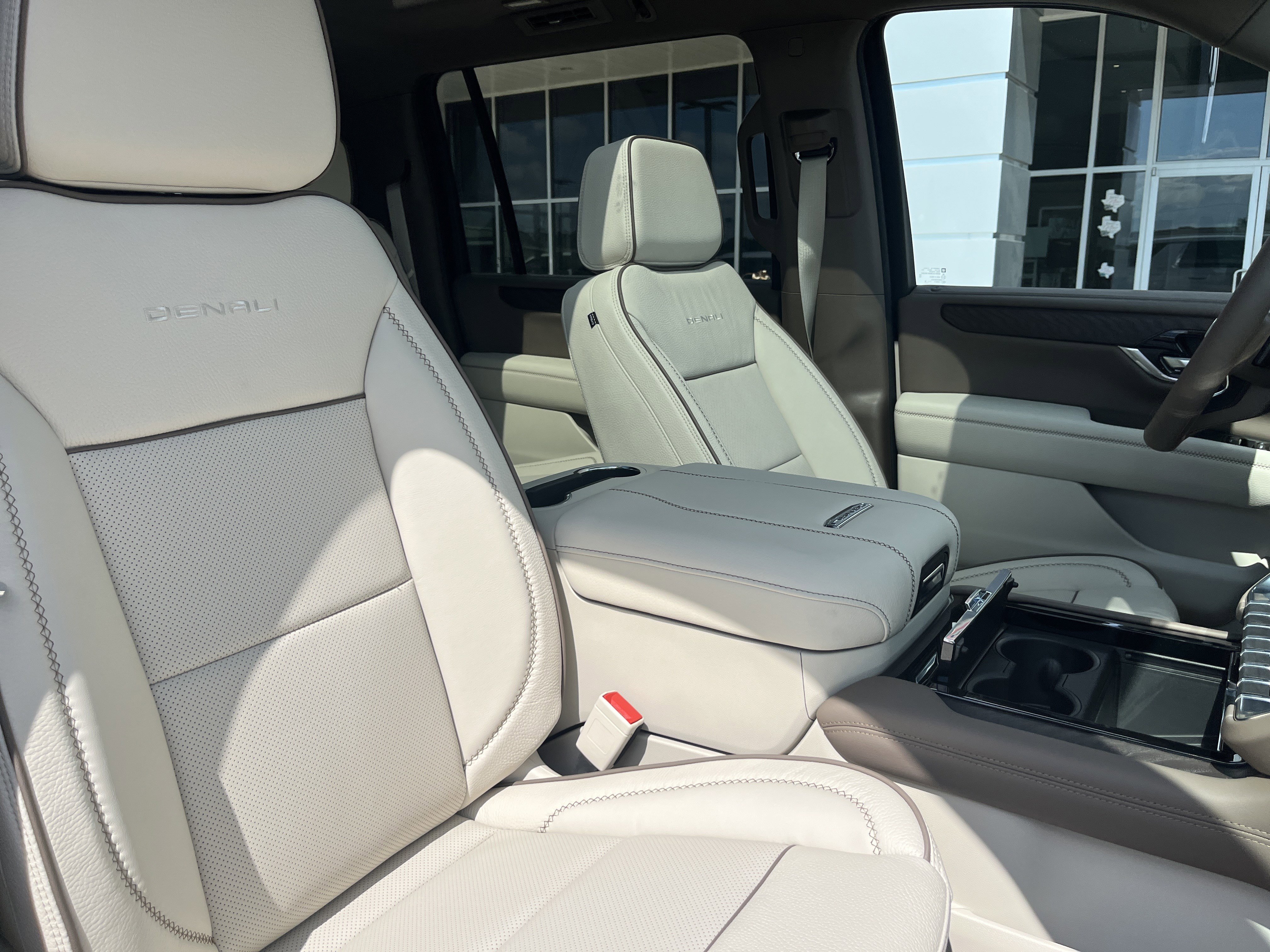 New 2026 GMC Yukon XL Denali w/ Sun & Power Step Package AWD/4WD image 19