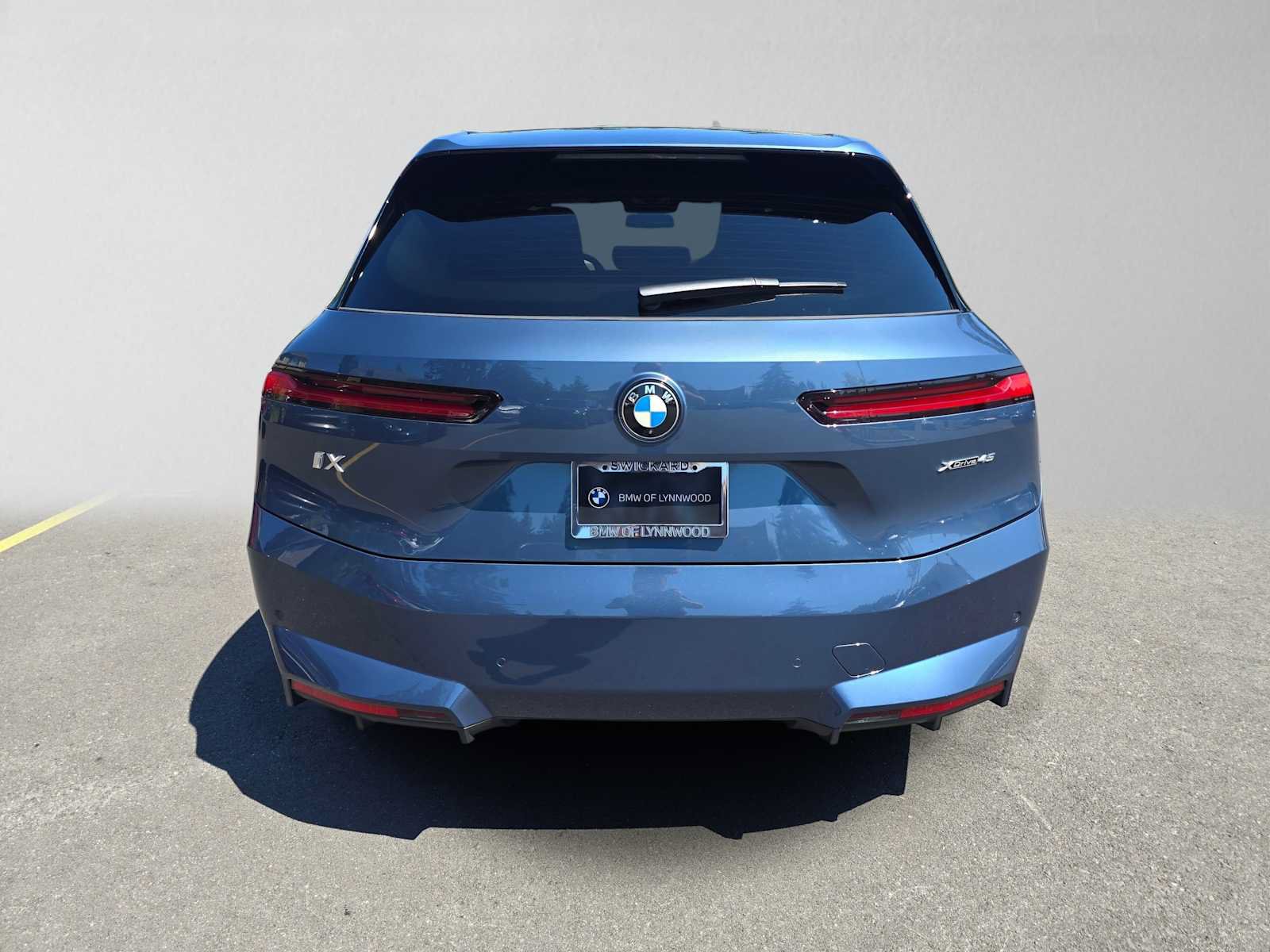 Used 2026 BMW iX xDrive45 AWD/4WD image 4