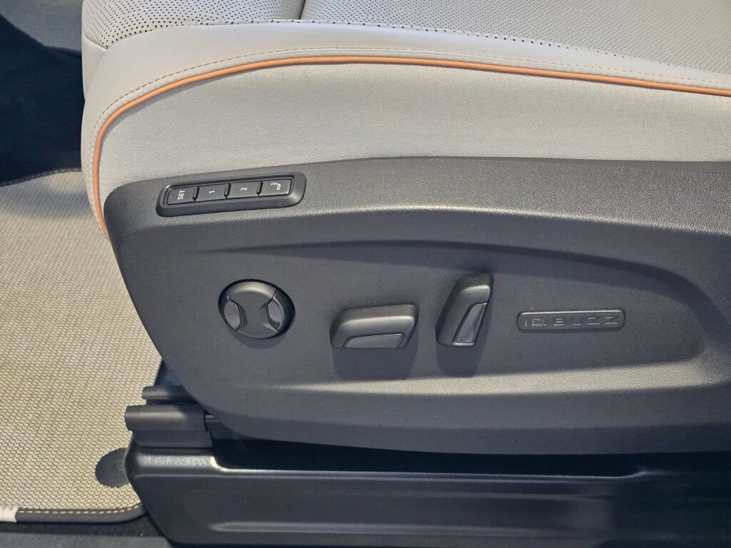 New 2025 Volkswagen ID. Buzz Pro S Plus AWD/4WD image 20