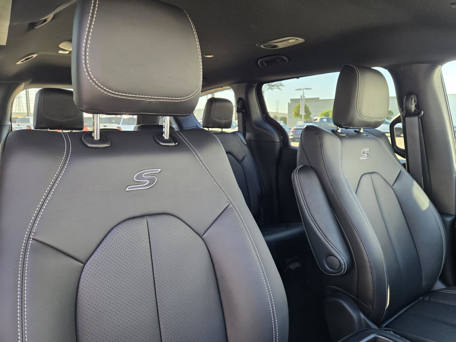 New 2026 Chrysler Pacifica Select w/ S Appearance Package image 31