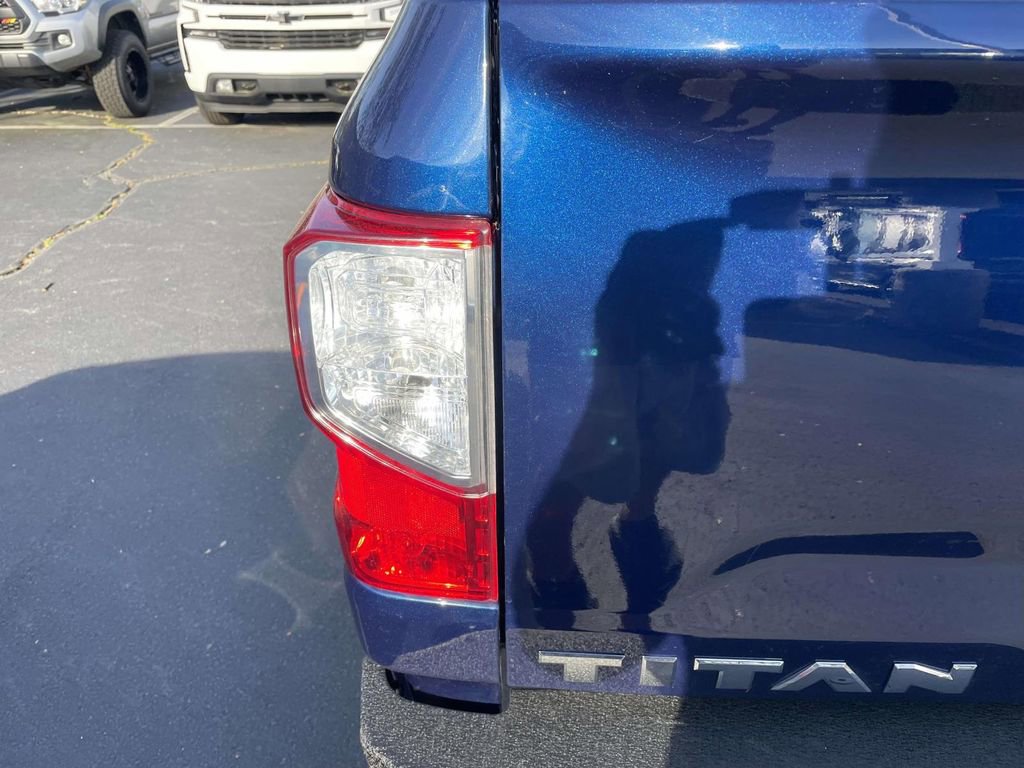 Used 2022 Nissan Titan SV image 19