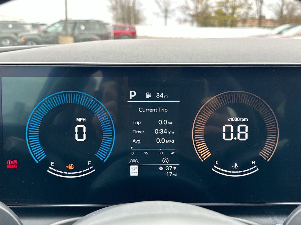 Used 2025 Hyundai Tucson SE image 34