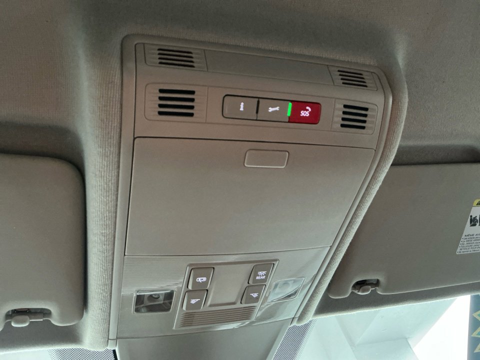 Used 2022 Volkswagen Tiguan SE image 35