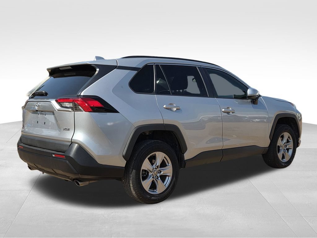 Used 2023 Toyota RAV4 XLE FWD image 5