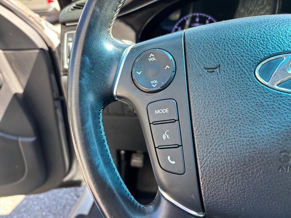 Used 2013 Hyundai Genesis 3.8 image 14