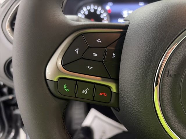 Used 2022 Jeep Renegade Latitude AWD/4WD image 19