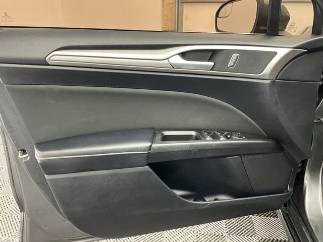 Used 2018 Ford Fusion SE w/ Fusion SE Technology Package image 11