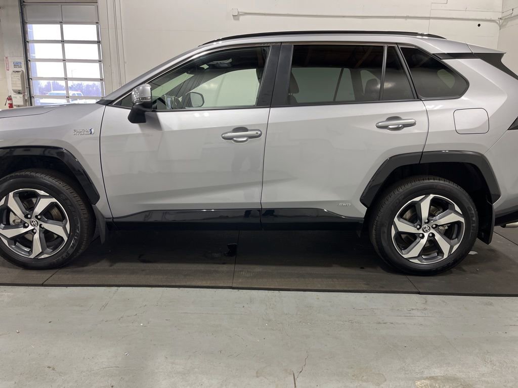 Used 2023 Toyota RAV4 SE w/ Weather & Moonroof Package image 4